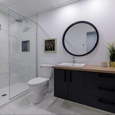 6.-Couleurs-claires-petite-salle-de-bain-2